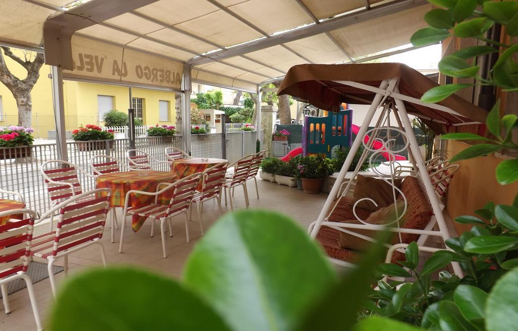 Hotel La Vela ベラーリア・イジェア・マリーナ エクステリア 写真