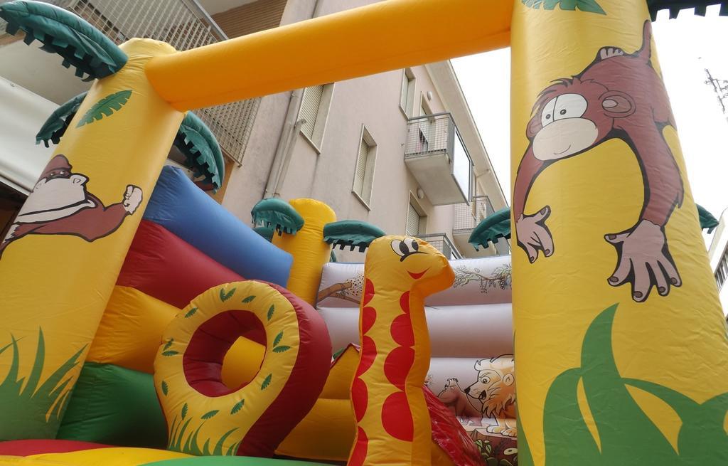 Hotel La Vela ベラーリア・イジェア・マリーナ エクステリア 写真
