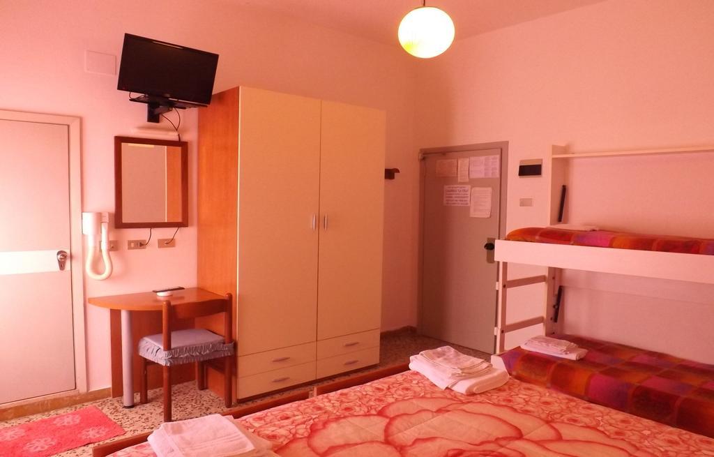 Hotel La Vela ベラーリア・イジェア・マリーナ 部屋 写真