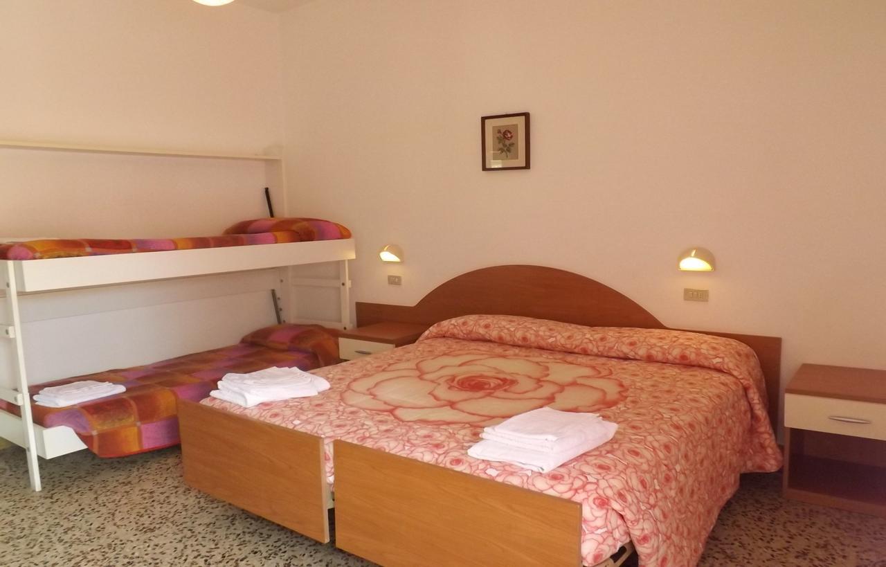 Hotel La Vela ベラーリア・イジェア・マリーナ 部屋 写真